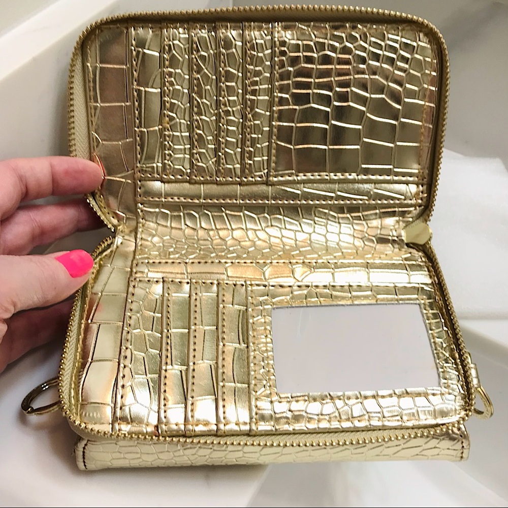 🆕🔥SIMPLY SOUTHERN SUPER CHIC&BEAUTIFUL GOLD COLORED WRISTLET AND OR CROSSBODY - Picture 3 of 14